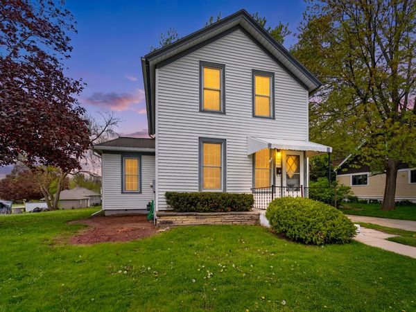 76 Chestnut STREET, Oconomowoc, WI 53066