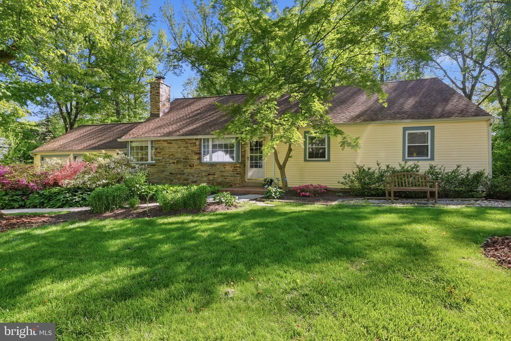 207 W Ferry Road, Yardley, PA 19067 Main Photo