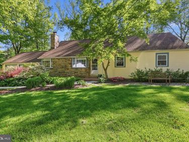 207 W FERRY ROAD, YARDLEY, PA 19067