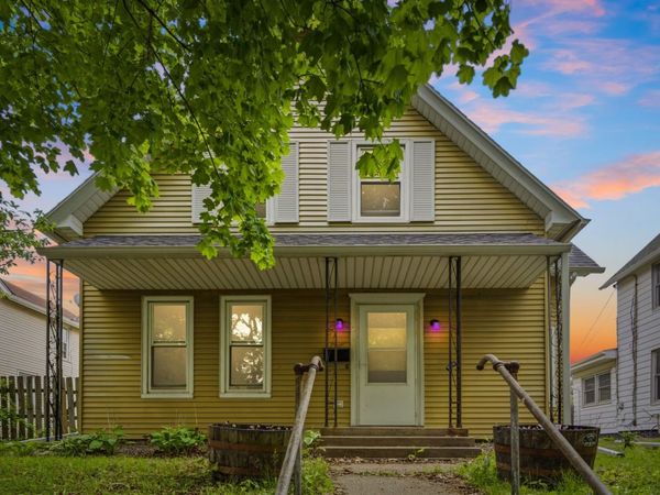 1847 10th Street , Moline, IL 61265