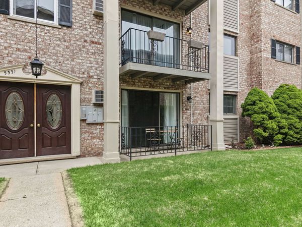 5331 N Delphia Avenue , Unit 231, Chicago, IL 60656