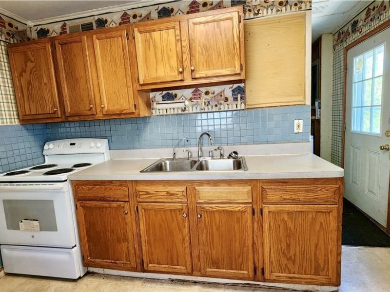 863 North, Painesville, OH 44077 Photo 10