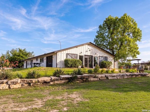 121 Simpson Rd, Comfort, TX 78013