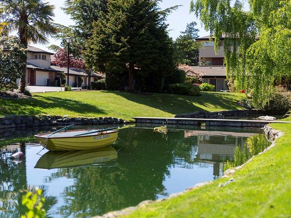 2345 Cedar Hill Cross Rd, Unit #137, Oak Bay, BC V8P 5M8