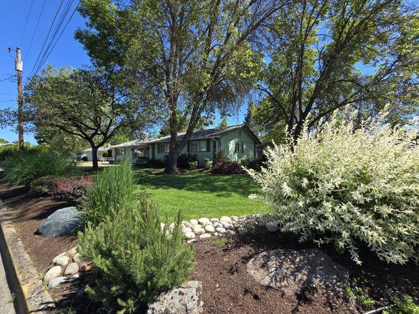 1121 SW Cottonwood Street, Grants Pass, OR 97526