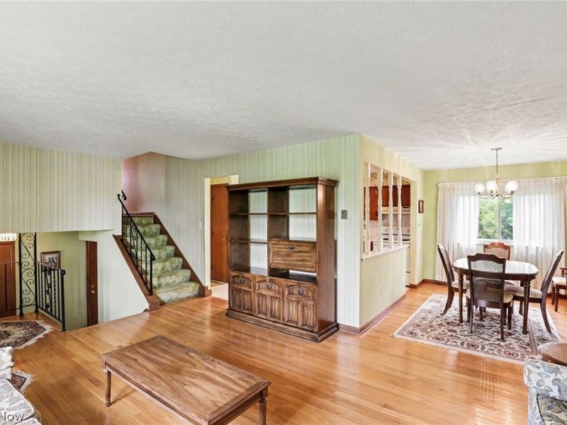 1331 Grant Drive, Parma, OH 44134 Photo 4
