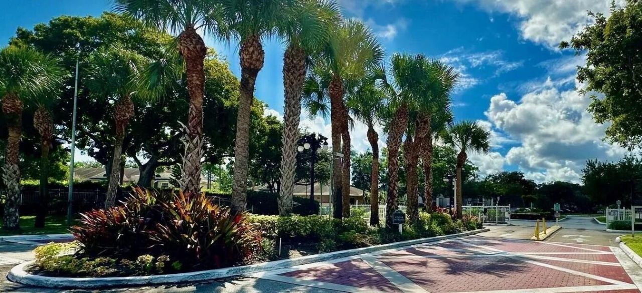 671 Cypress Lake Boulevard, Unit D21, Deerfield Beach, FL 33064 Photo