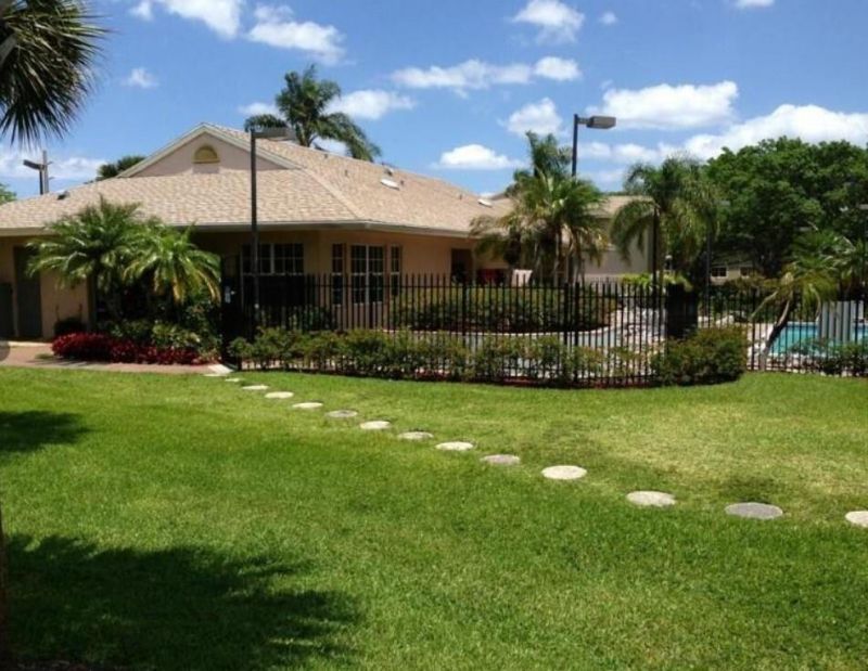 671 Cypress Lake Boulevard, Unit D21, Deerfield Beach, FL 33064 Photo