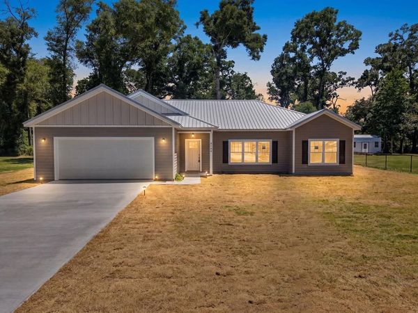 9100 Dorie Dr, Fanning Springs, FL 32693