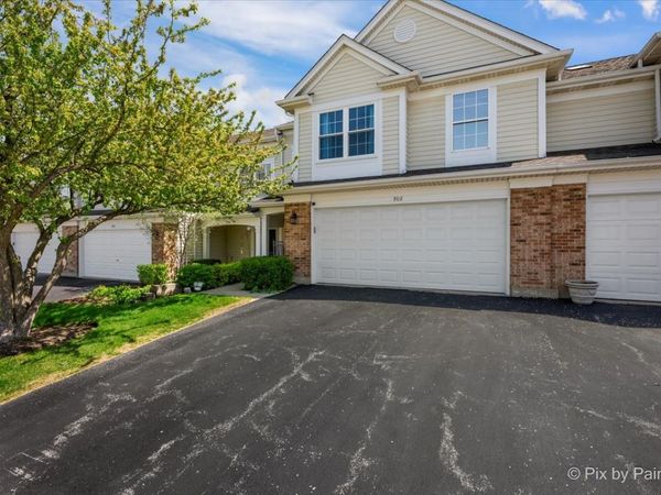 902 Huntington Drive , Elk Grove Village, IL 60007