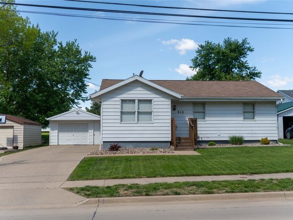 910 N Roche Street, Knoxville, IA 50138