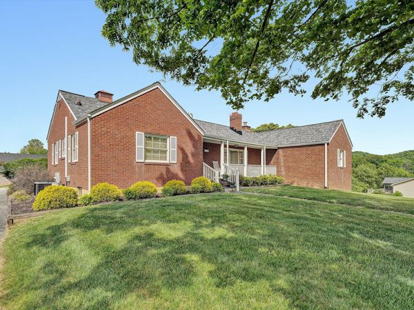5040 Pleasant Hill DR , Roanoke, VA 24018