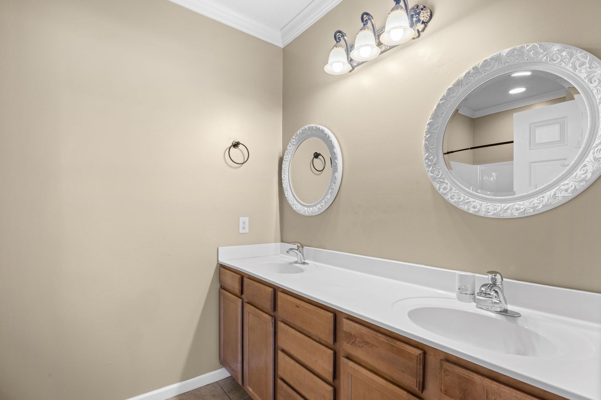 5840 Longwood Dr. Photo 33