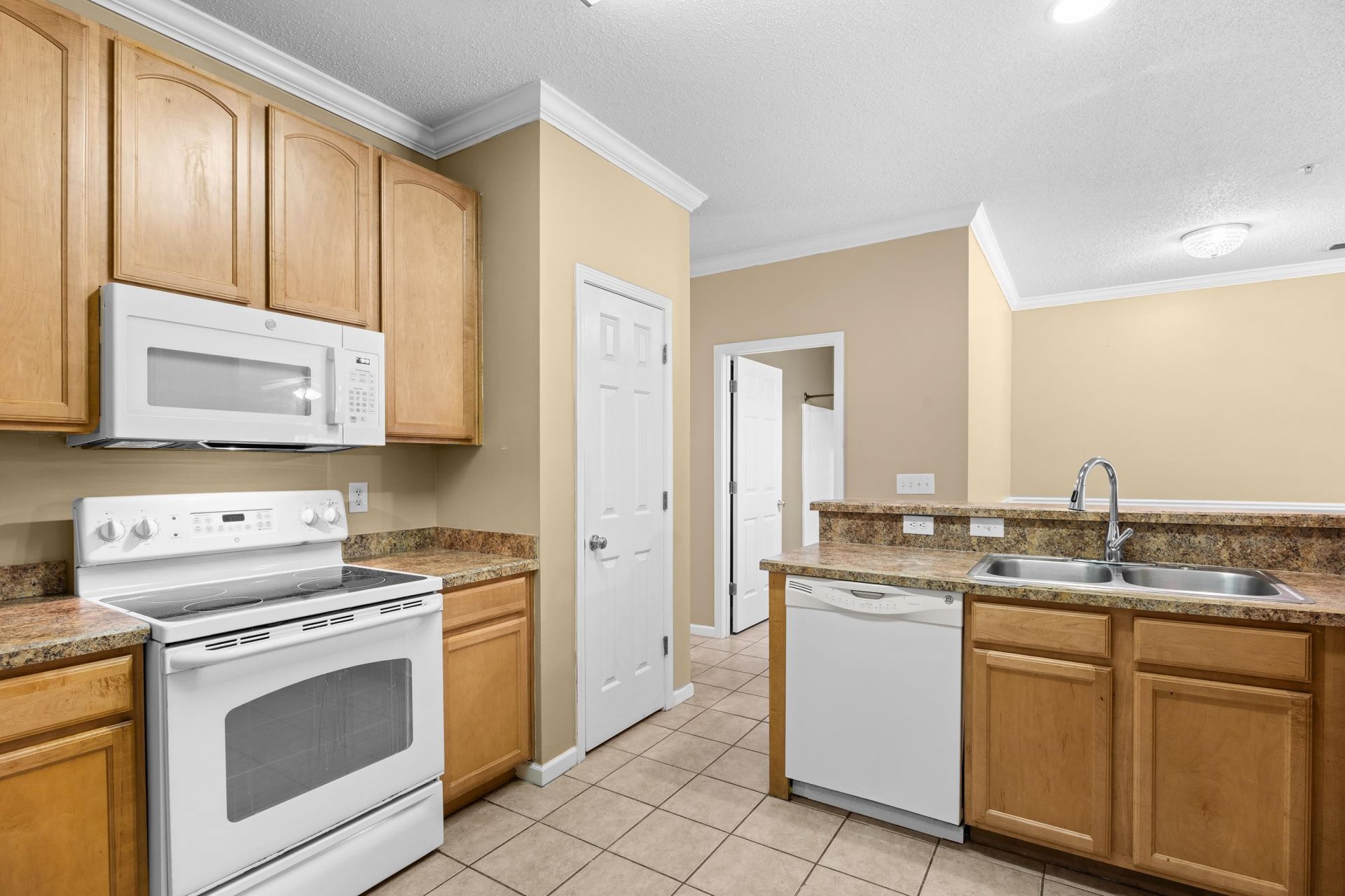 5840 Longwood Dr. Photo 4