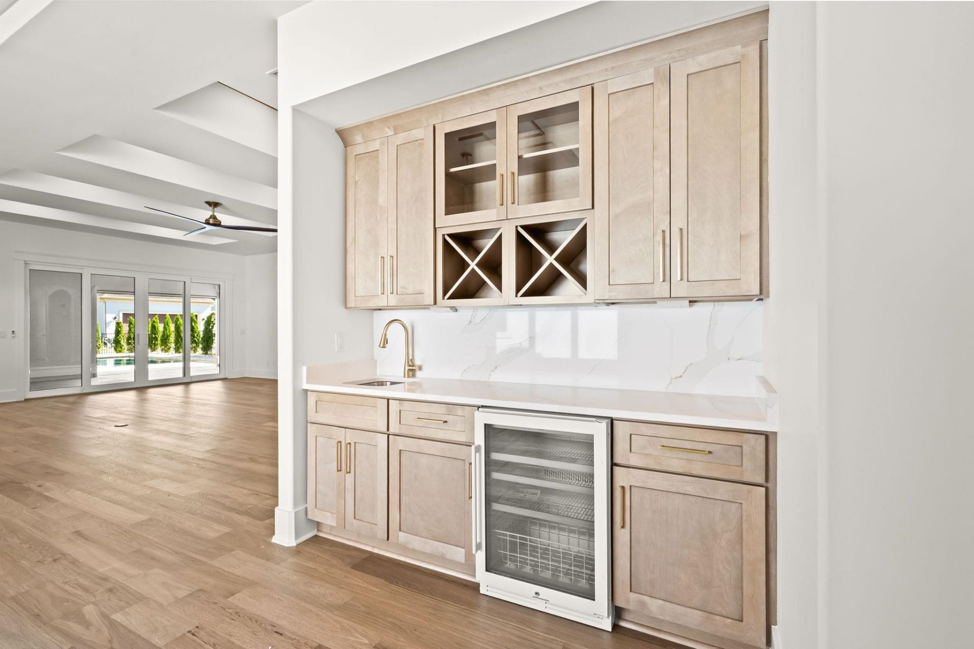825 Bluffview Dr.  Photo 18