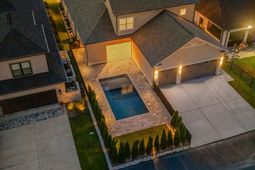 825 Bluffview Dr. photo 4