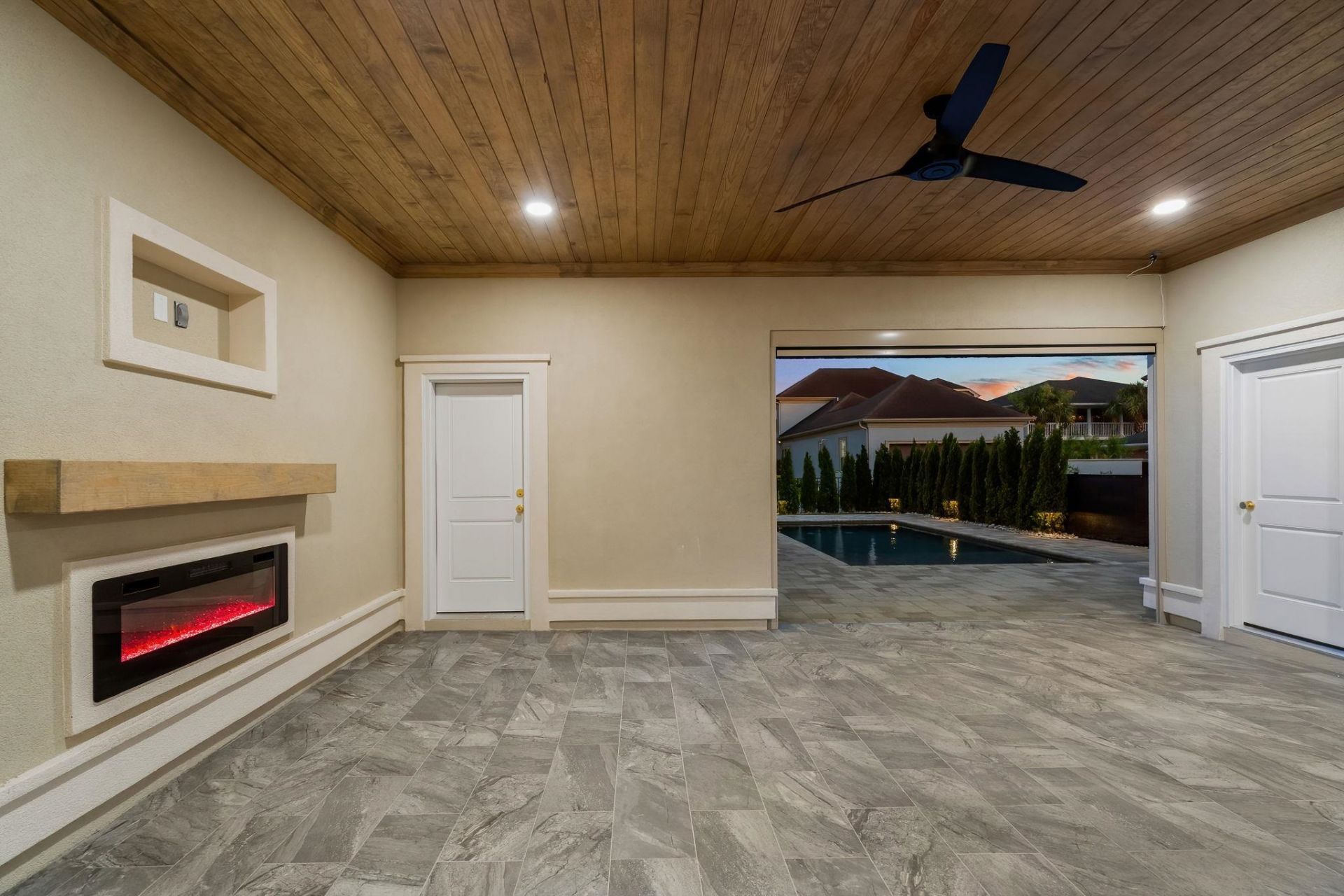 825 Bluffview Dr. Photo 20