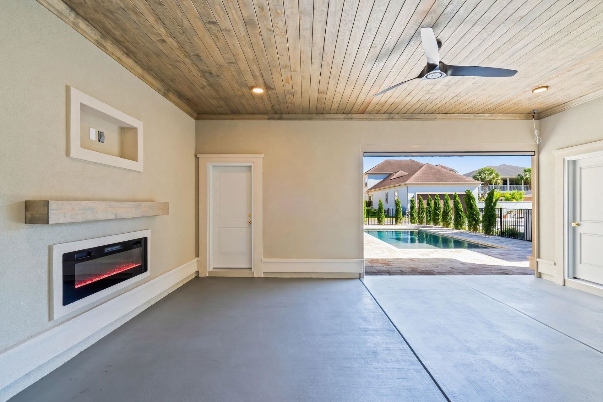 825 Bluffview Dr.  Photo 23