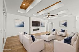 825 Bluffview Dr. photo 4