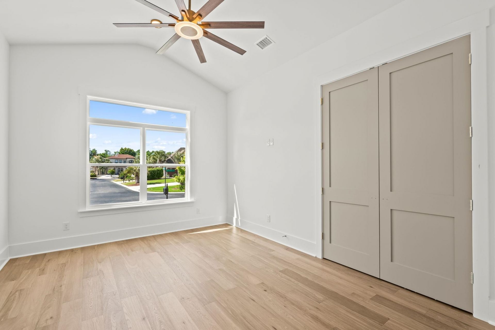 825 Bluffview Dr.  Photo 39