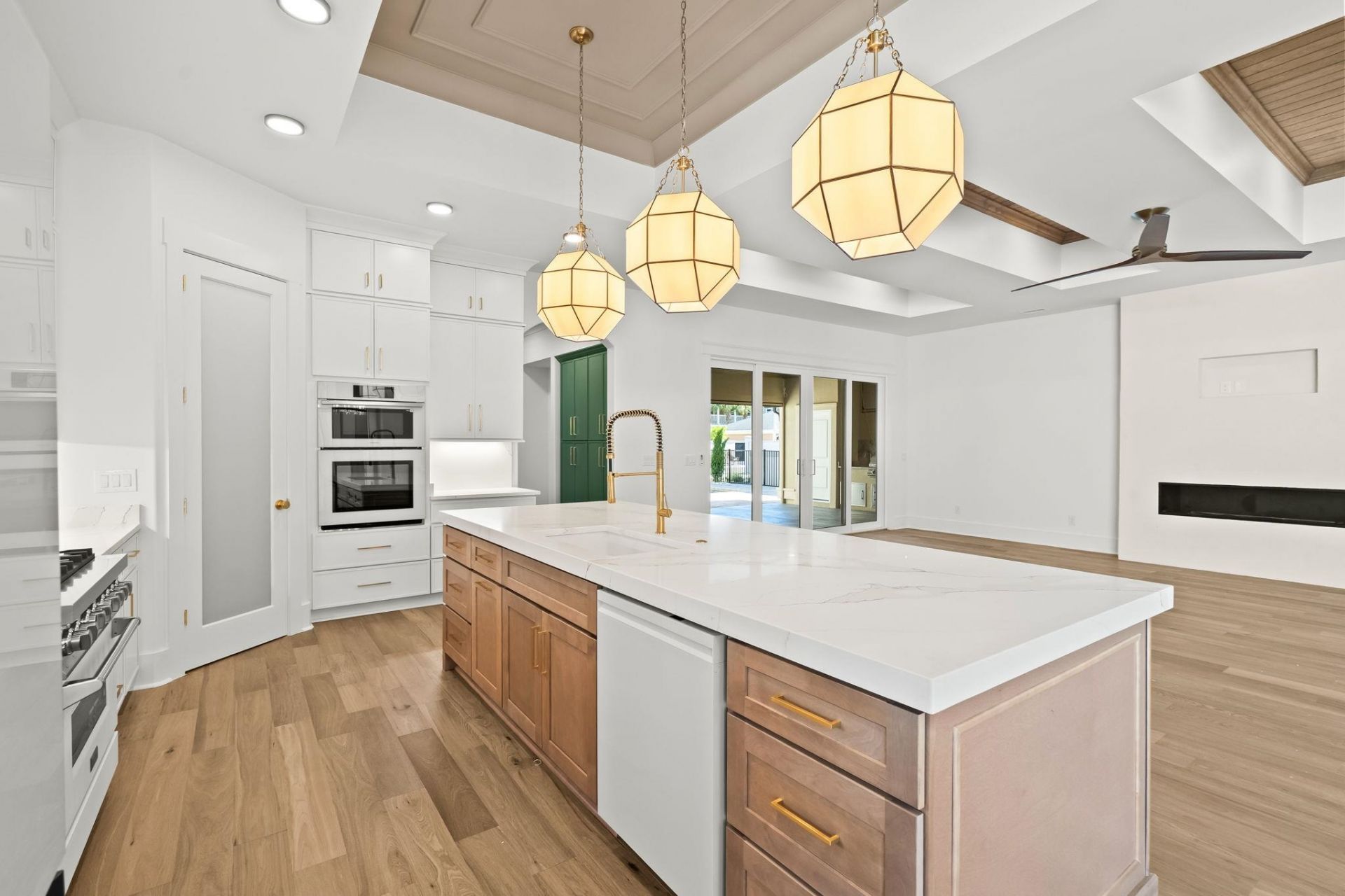 825 Bluffview Dr.  Photo 4