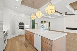 825 Bluffview Dr.  photo 4