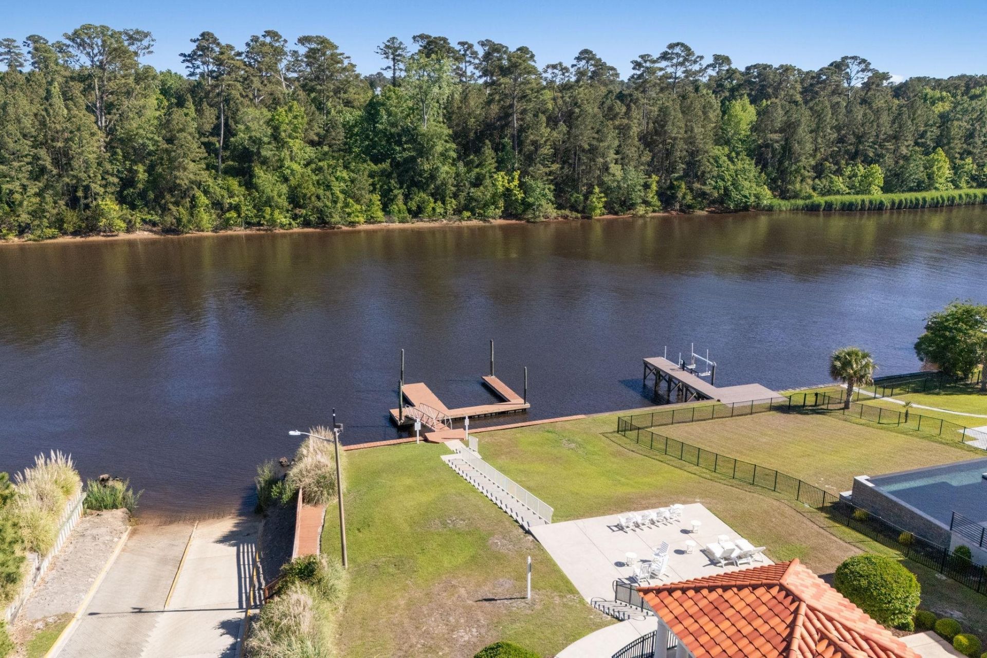 825 Bluffview Dr.  Photo 77