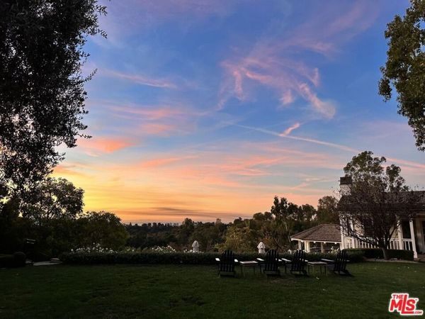 1267 Villa Woods Drive, Pacific Palisades, CA 90272