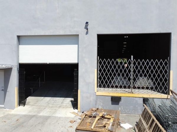 2290 W 8th Ave , Hialeah, FL 33010