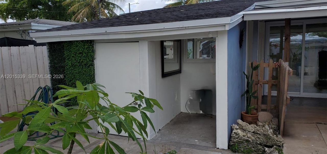 1430 NE 175th St, North Miami Beach, FL 33162 Photo