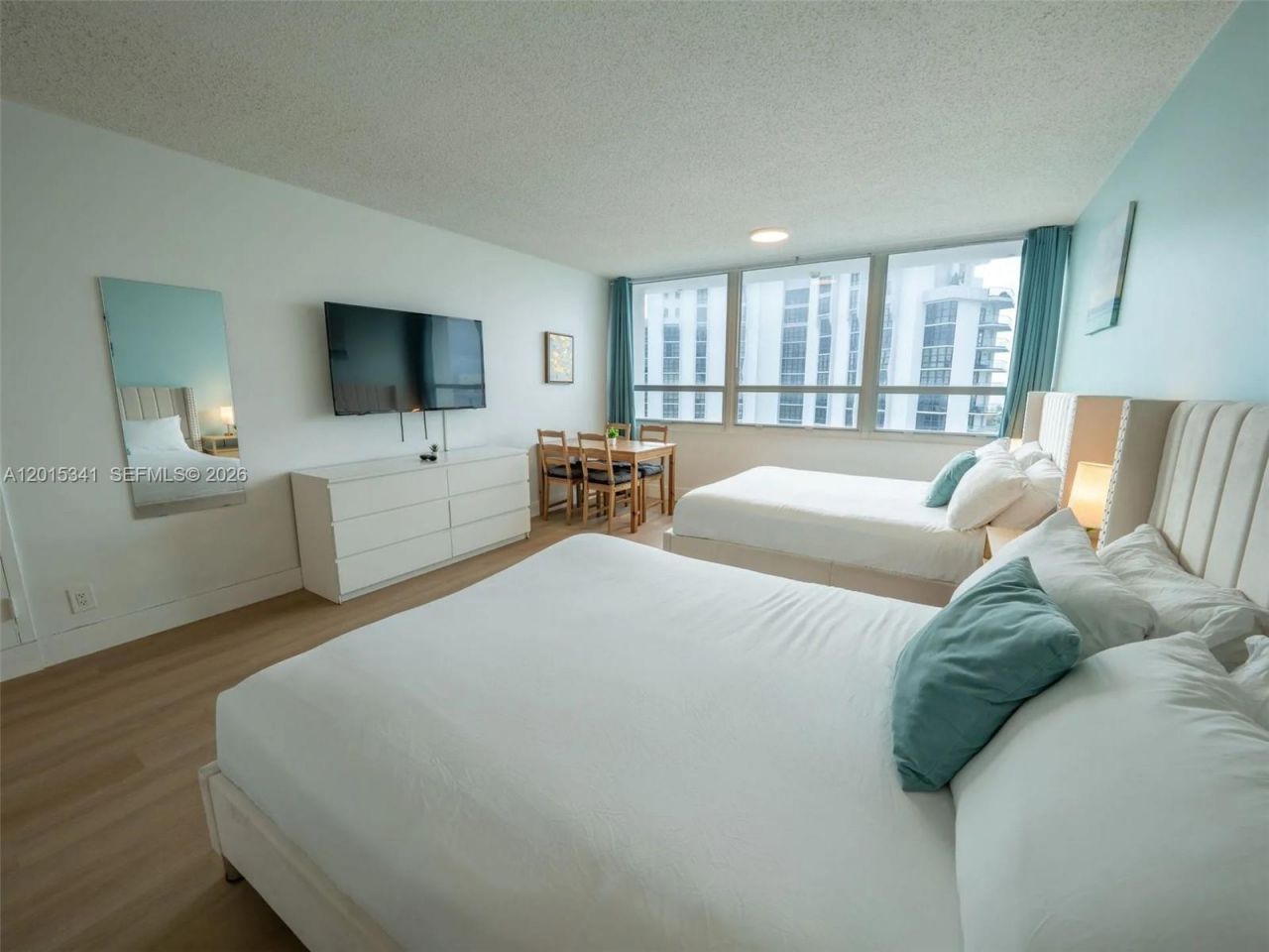 5445 Collins Ave , Unit 1718, Miami Beach, FL 33140 Photo