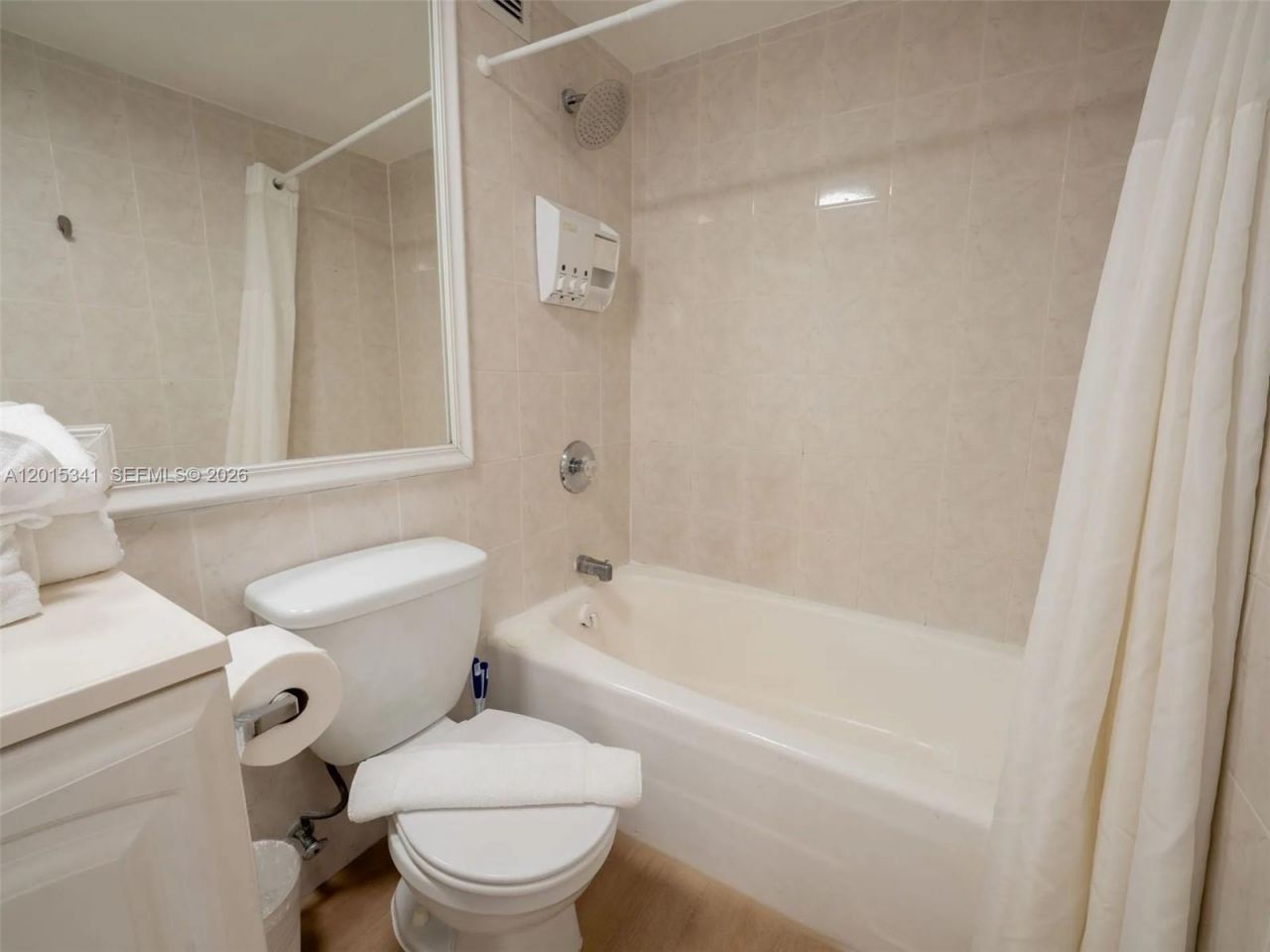 5445 Collins Ave , Unit 1718, Miami Beach, FL 33140 Photo