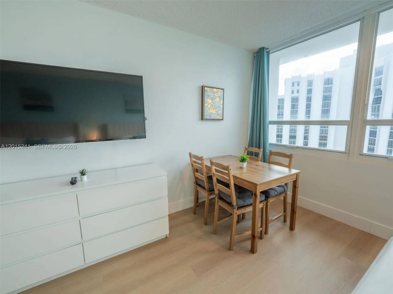 5445 Collins Ave , Unit 1718, Miami Beach, FL 33140 Photo