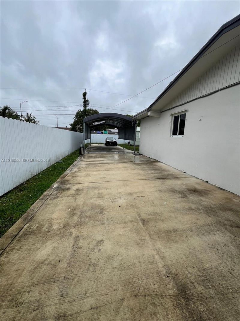 3221 NW 182nd St , Miami Gardens, FL 33056 Photo