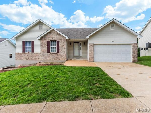 122 Winter Valley Drive, Fenton, MO 63026
