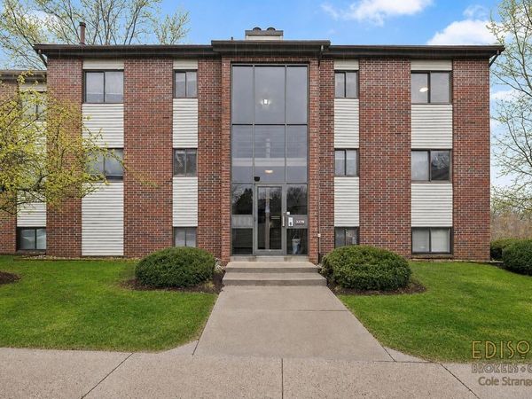 3378 Devonwood Hills NE, Grand Rapids, MI 49525