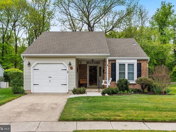 6 MONETA COURT, MOUNT LAUREL, NJ 08054