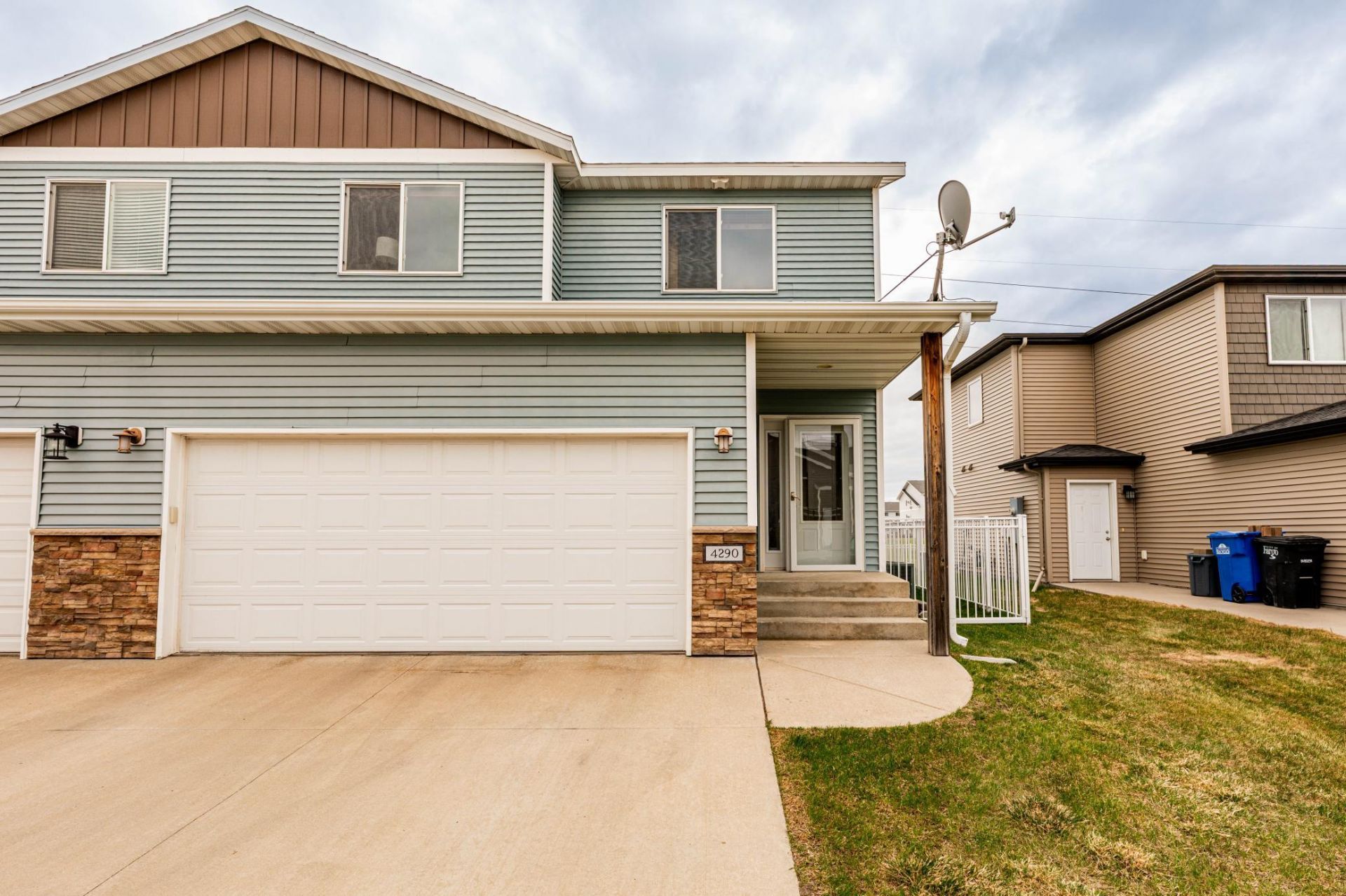 4290 Estate Drive S, Fargo, ND 58104 Main Photo