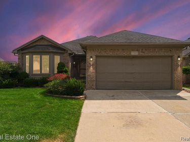 17849 Pointe Circle, Clinton Twp, MI 48038
