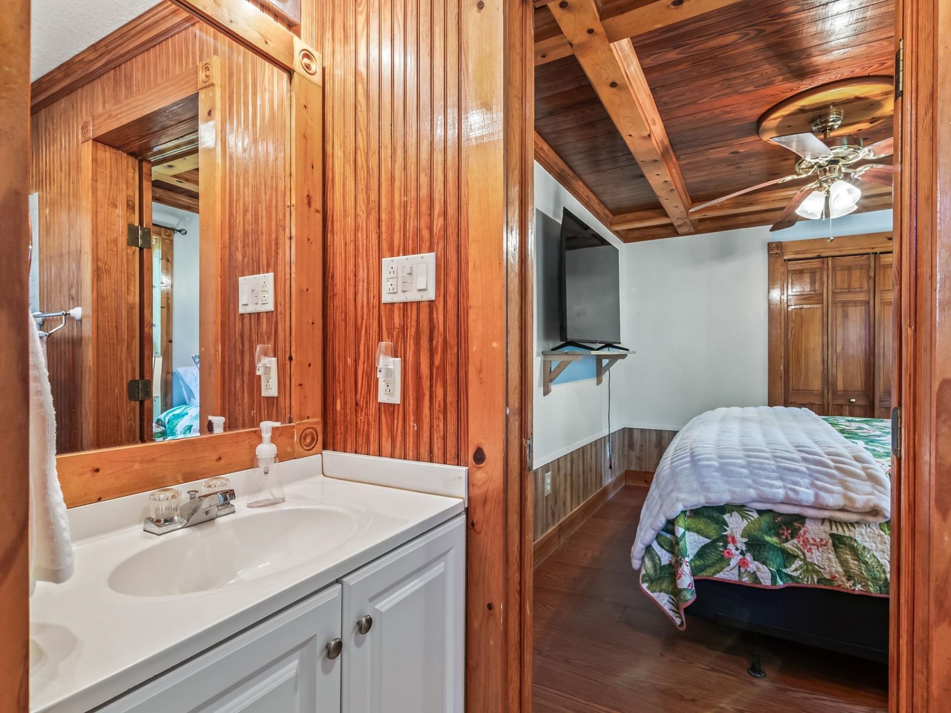 69 Suwanne Avenue , Panacea, FL 00000 Photo