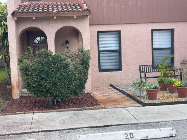 28 Madrid Lane, Davie, FL 33324