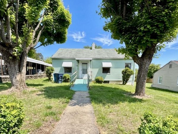 1411 Graybill RD NW, Roanoke, VA 24017