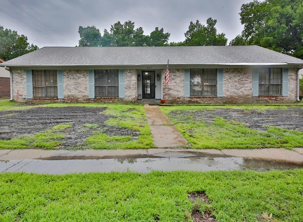 902 Rosewood Drive, West Memphis, AR 72301 Main Photo