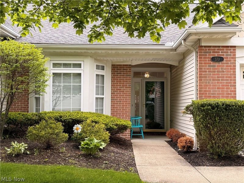 370 Rosebury Court, Mayfield Heights, OH 44124 Photo 2