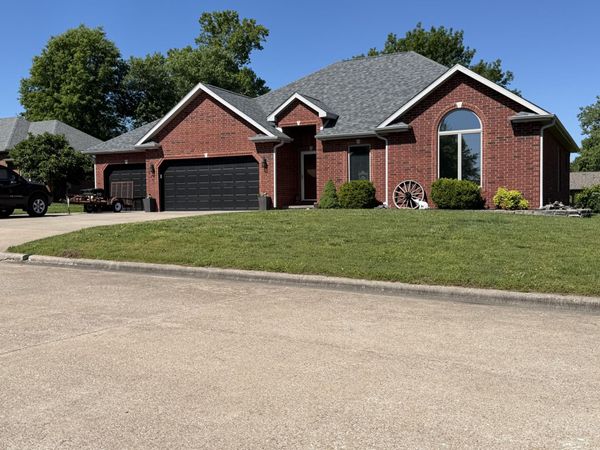 1685 S Hedgewood Drive, Bolivar, MO 65613