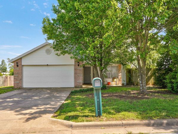806 E Southridge Street, Nixa, MO 65714