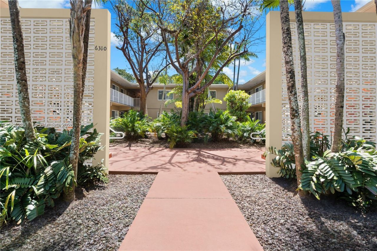 6310 SW 79th St , Unit 20, South Miami, FL 33143 Photo