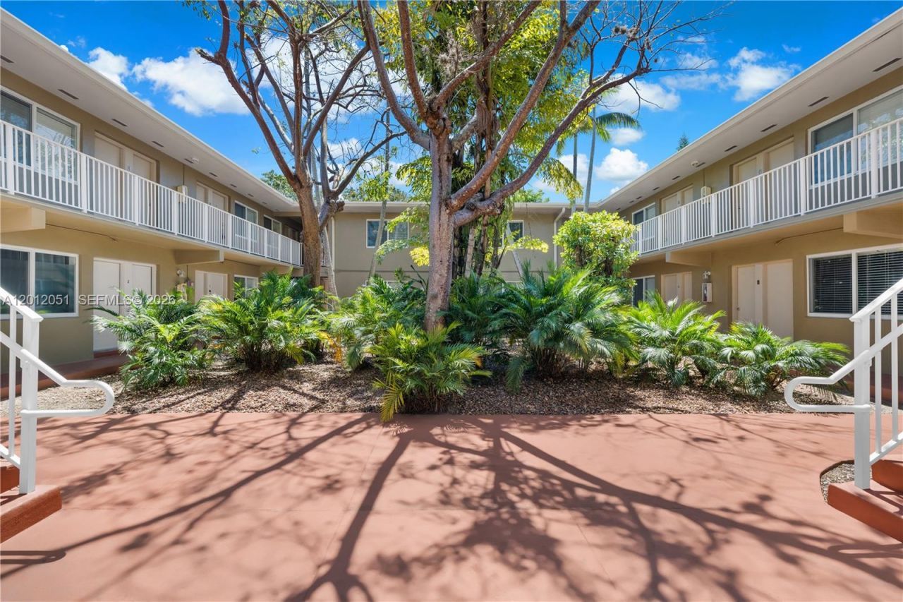 6310 SW 79th St , Unit 20, South Miami, FL 33143 Photo