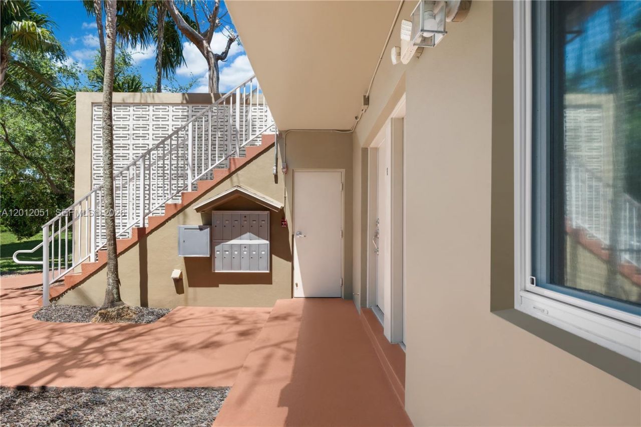 6310 SW 79th St , Unit 20, South Miami, FL 33143 Photo
