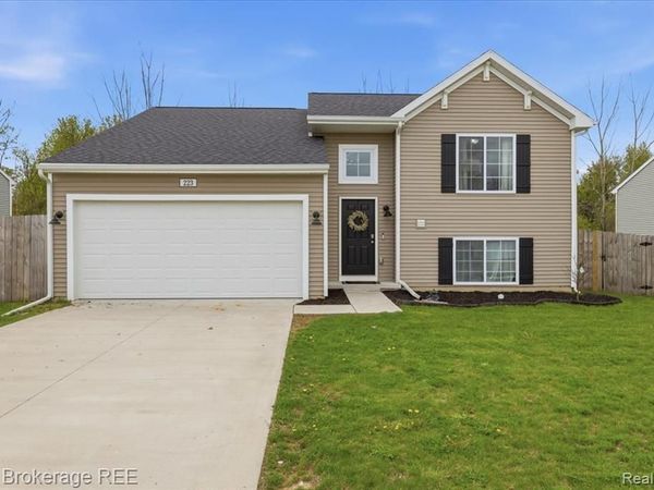 223 Creek Pointe Circle, Durand, MI 48429